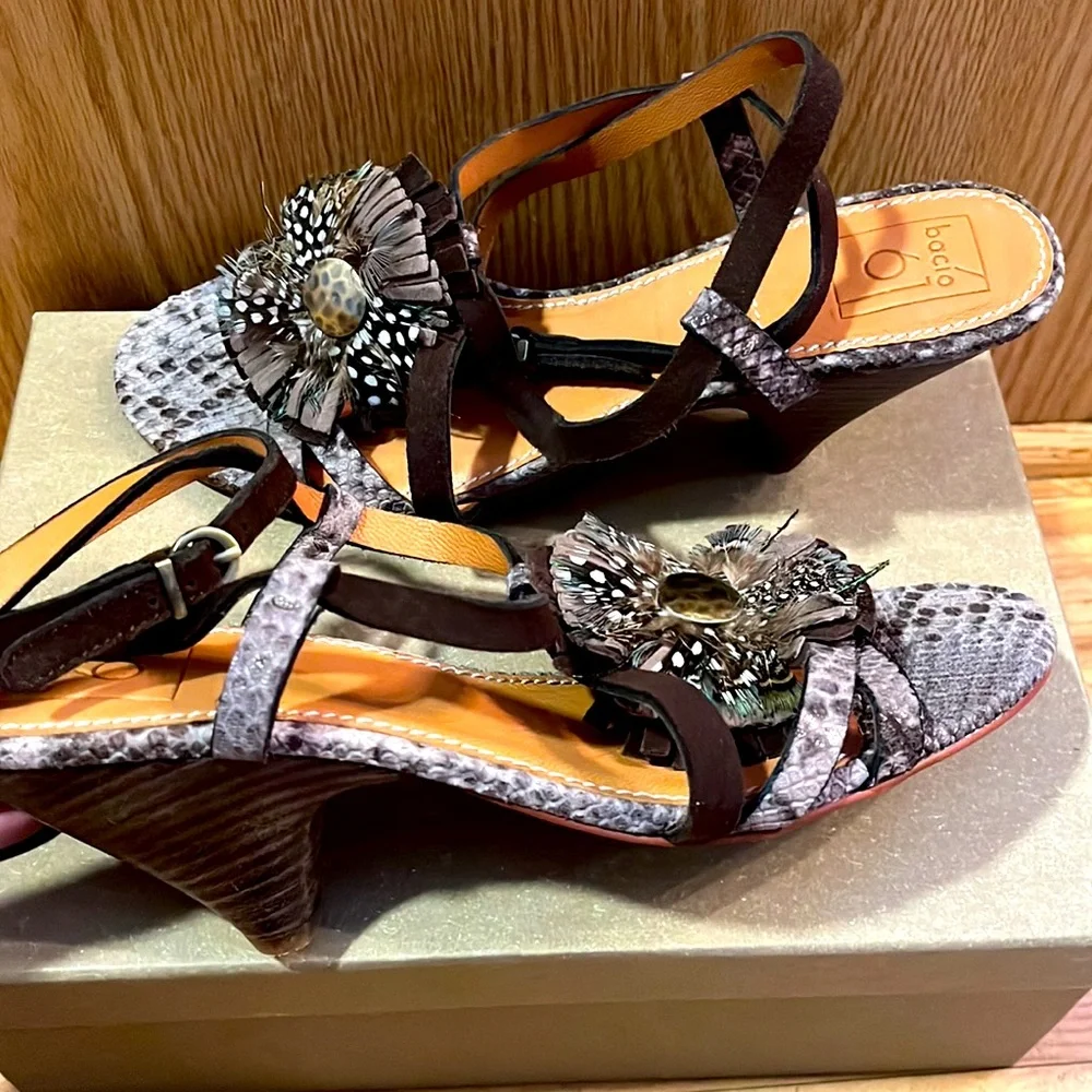 New with box Bacio 61 Tombolo 8-1/2 snakeskin leather criss cross ankle sandals